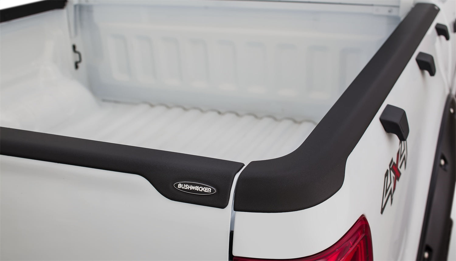 Bushwacker 28512 Ultimate SmoothBack™ Tailgate Cap Bushwacker 28512