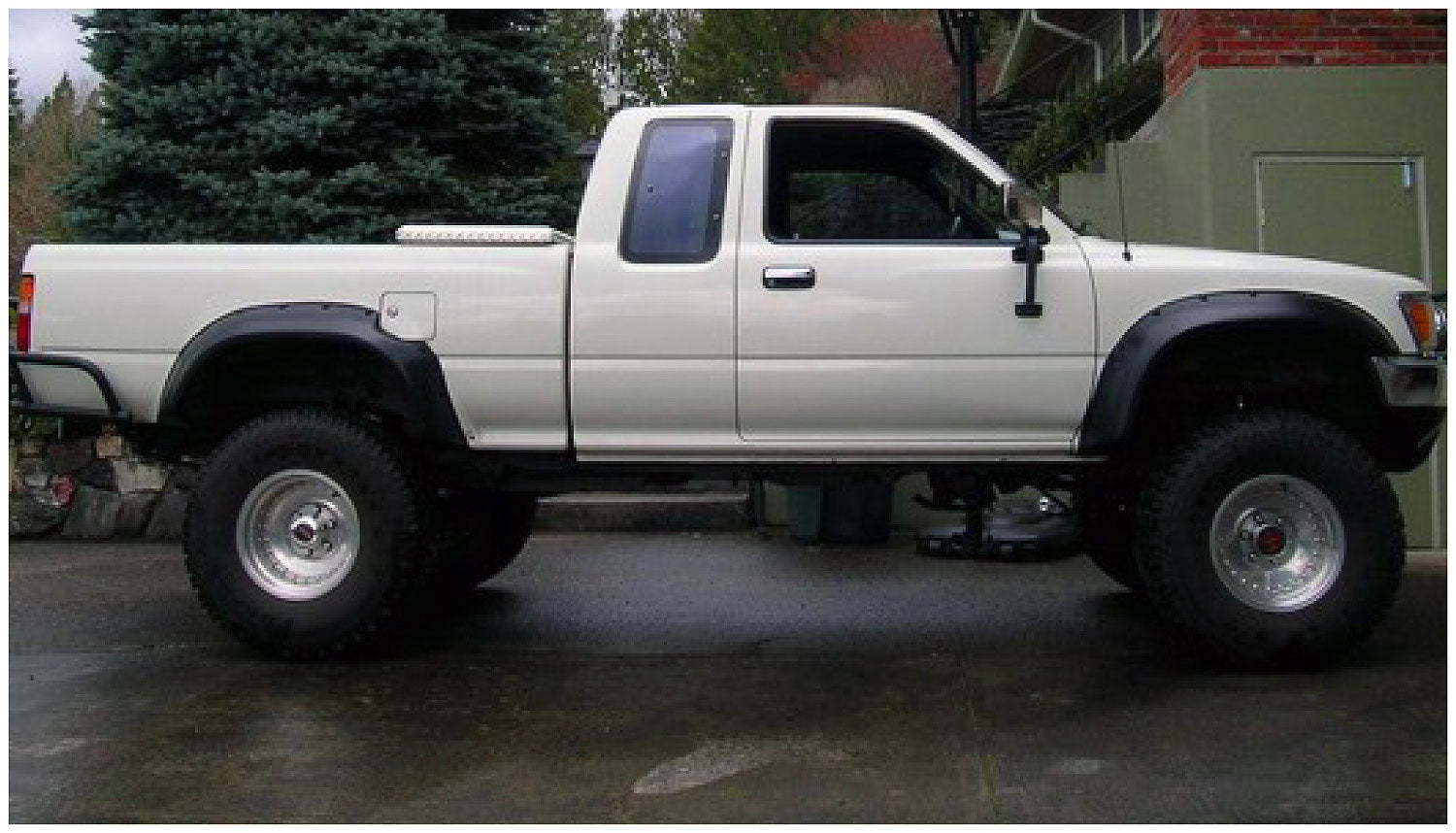 Bushwacker 31020-11 Cut-Out™ Fender Flares Bushwacker 31020-11