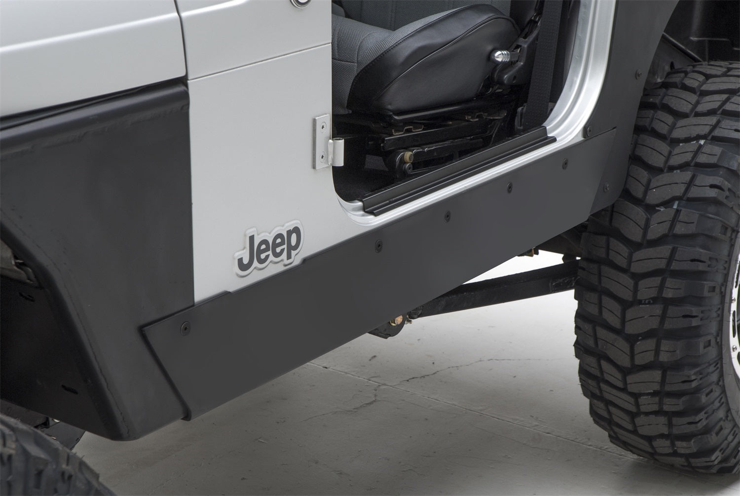 XRC Rock Slider; Matte Black Powder Coat; Smittybilt 76870