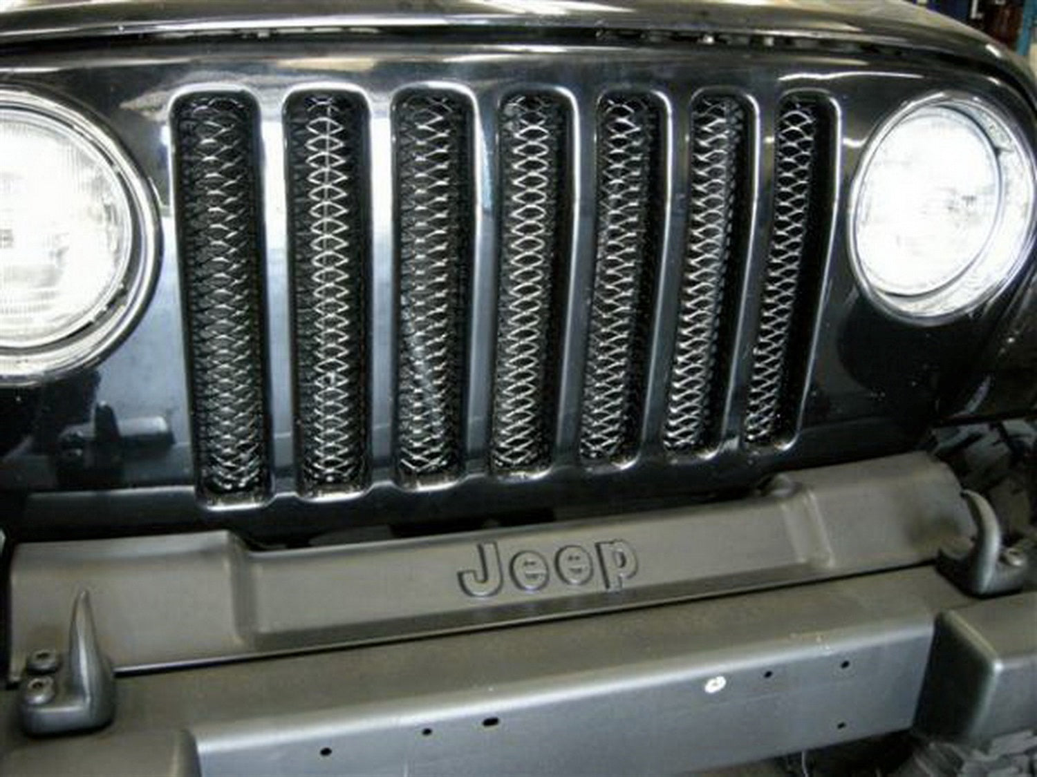 Rampage 86515 Single Piece 3D Grille; Gloss Black w/Clear Coat Polished Highlights; Rampage 86515