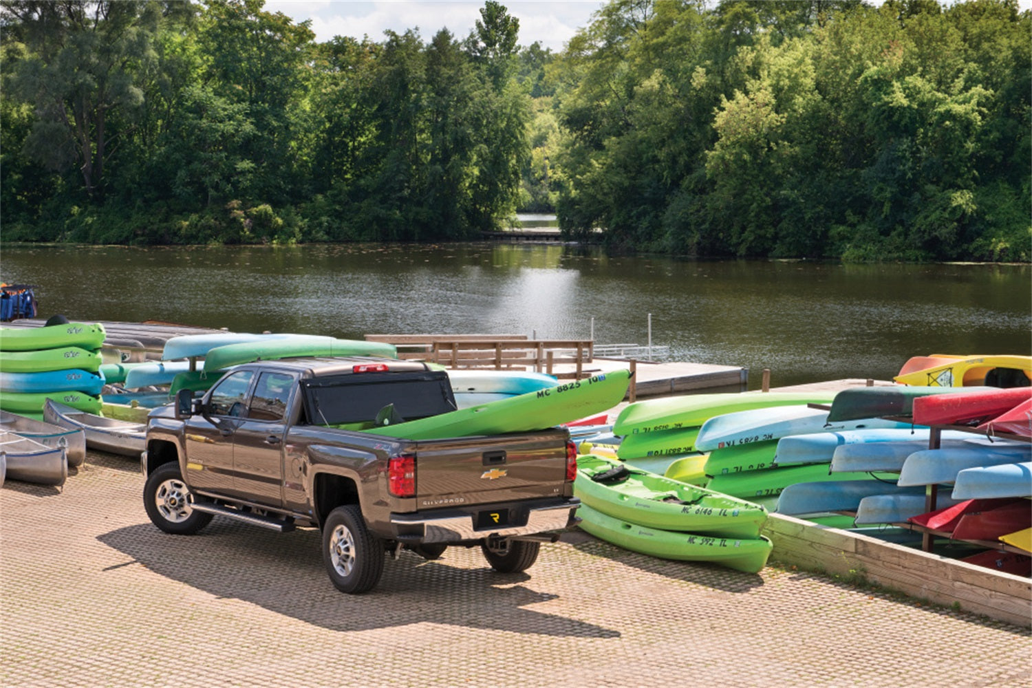 Bak Industries 1126205 BAKFlip FiberMax 97-11 Dakota/06-09 Raider 6ft.6in. w/out Cargo Channel System Bak Industries 1126205