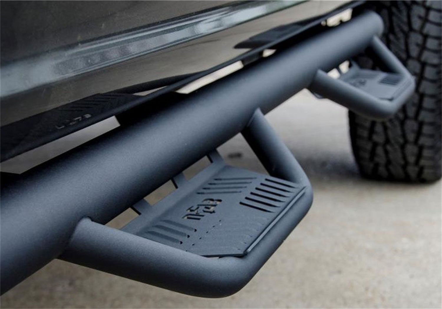 N-Fab HPC1775CC-TX Podium LG-Cab Len (2 Steps)-17-19 Silv/Sierra HD Crew-TX Blk N-Fab HPC1775CC-TX