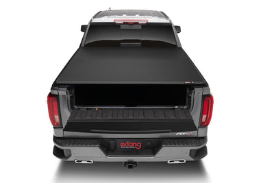 EX_ALX_19SiveradoReaHeadOnClosed_TailgateStep.jpg