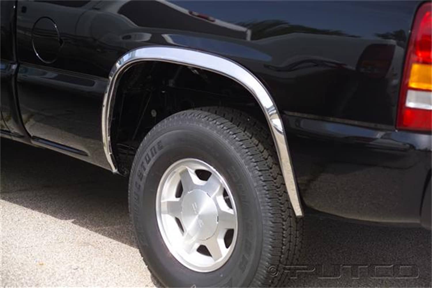 Putco 97105 S/S WHEEL TRIM 99-06 GM 1500; 01-06 HD; 00-06 SUB/YUK.XL Putco 97105