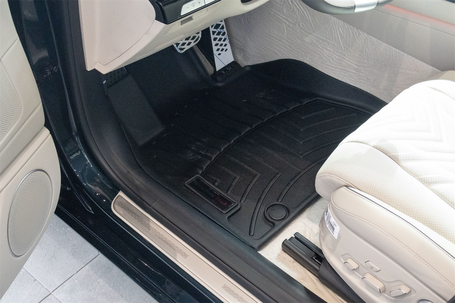 Weathertech 4419171 FloorLiner™ DigitalFit®; Black; Front; Weathertech 4419171